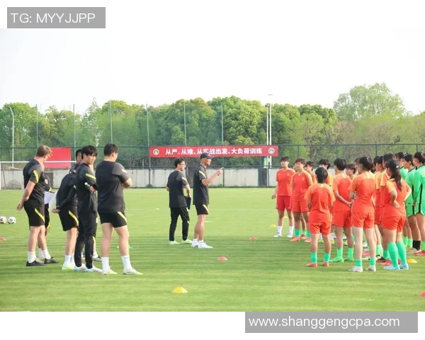 以朴实足球球星为核心展现拼搏精神和团队力量的感人故事 以朴实足球球星为核心展现拼搏精神和团队力量的感人故事