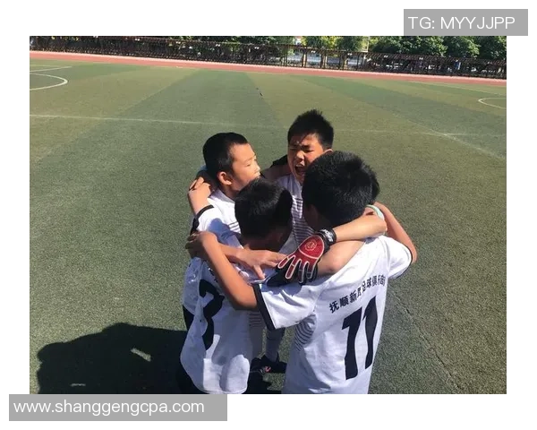 厦门足球球星崛起之路：从草根到职业赛场的辉煌历程