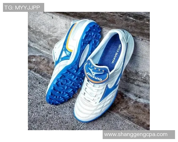 喜欢高帮足球鞋的球星们如何选择装备与风格解析