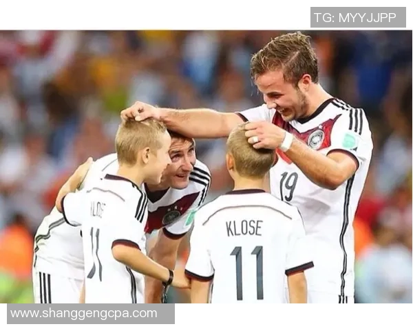 当足坛巨星渐渐老去他们的辉煌与离场让世界陷入无限惋惜