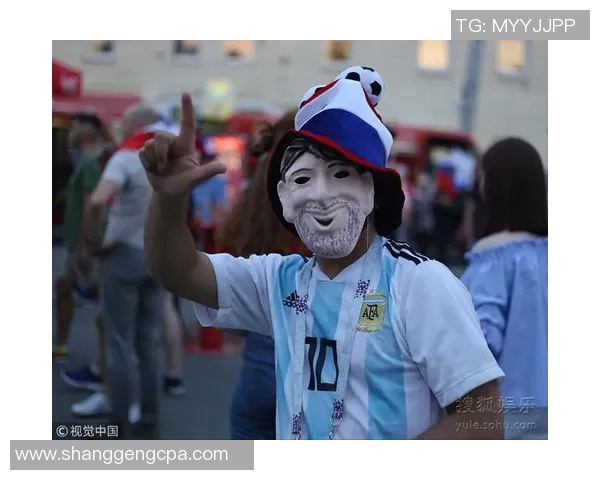 足球世界杯球星时尚穿搭大揭秘 从赛场到街头的潮流风采