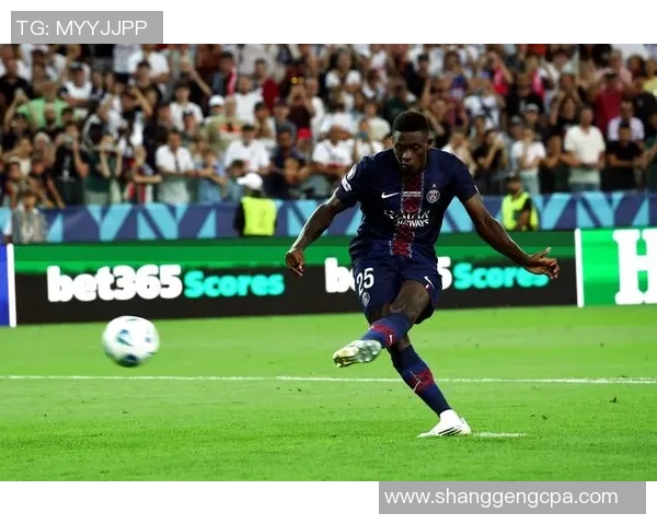 足球场上34号球星的精彩表现与成长历程全解析