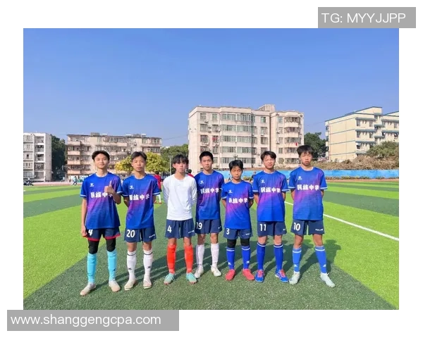 足球明星杨师傅的家乡是哪里 他的成长故事与背景揭秘