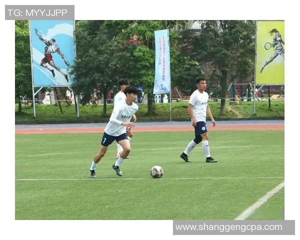 足球星缩小版带你走进绿茵场上的热血与梦想世界