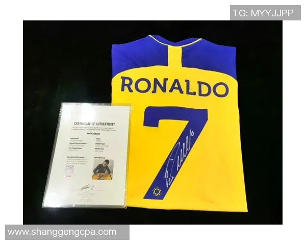 限量版足球球星签名物料卡盲盒 热销中 精美球员签名卡助你收藏荣耀时刻